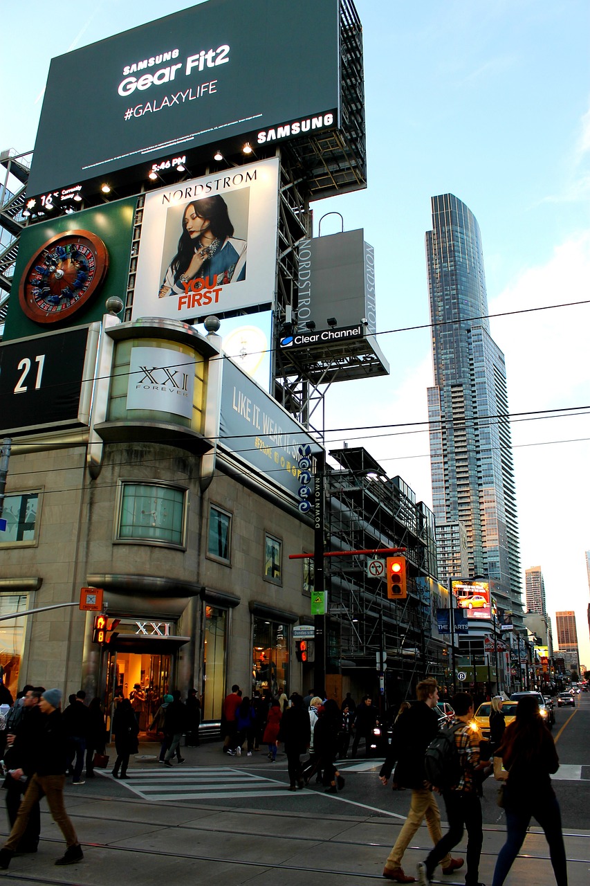 5 Ways Retailtainment is Reshaping OOH Advertising